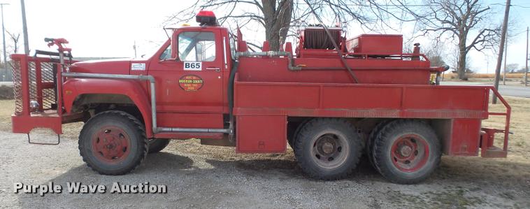 image for item DB0736 1981 Ford F700 fire truck