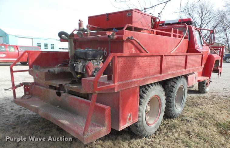 image for item DB0736 1981 Ford F700 fire truck