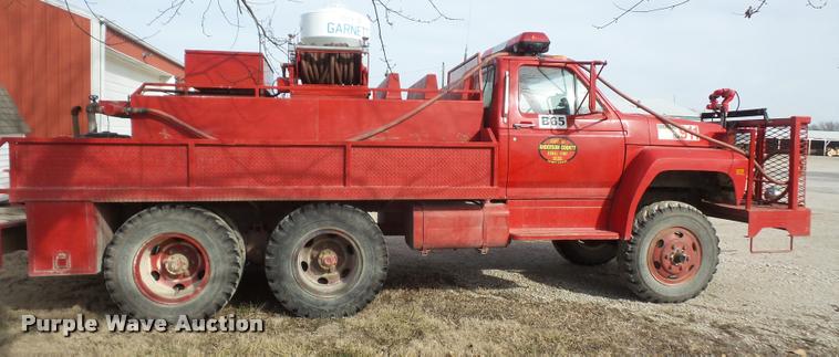 image for item DB0736 1981 Ford F700 fire truck