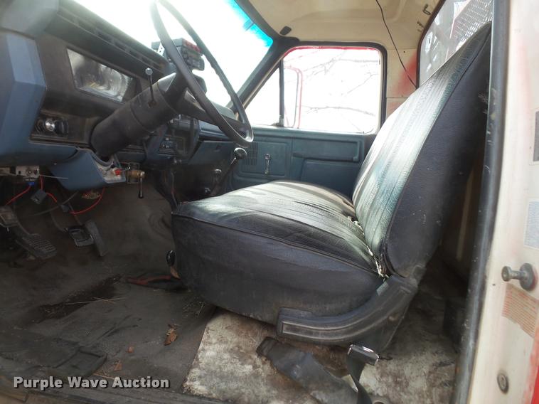 image for item DB0736 1981 Ford F700 fire truck