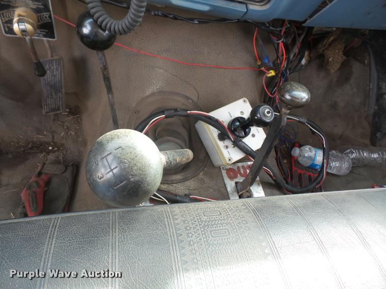 image for item DB0736 1981 Ford F700 fire truck