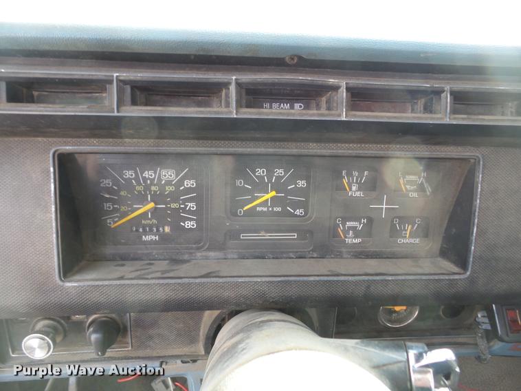 image for item DB0736 1981 Ford F700 fire truck