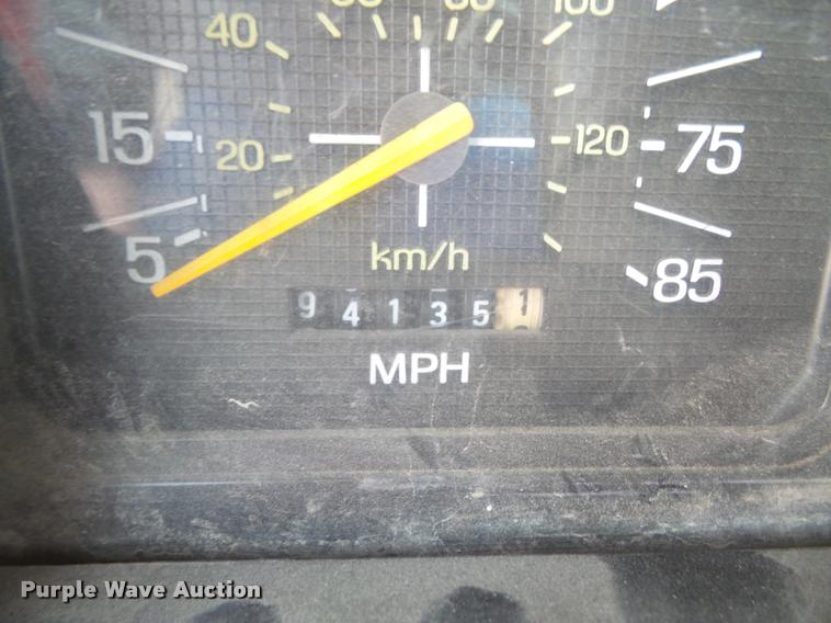 image for item DB0736 1981 Ford F700 fire truck