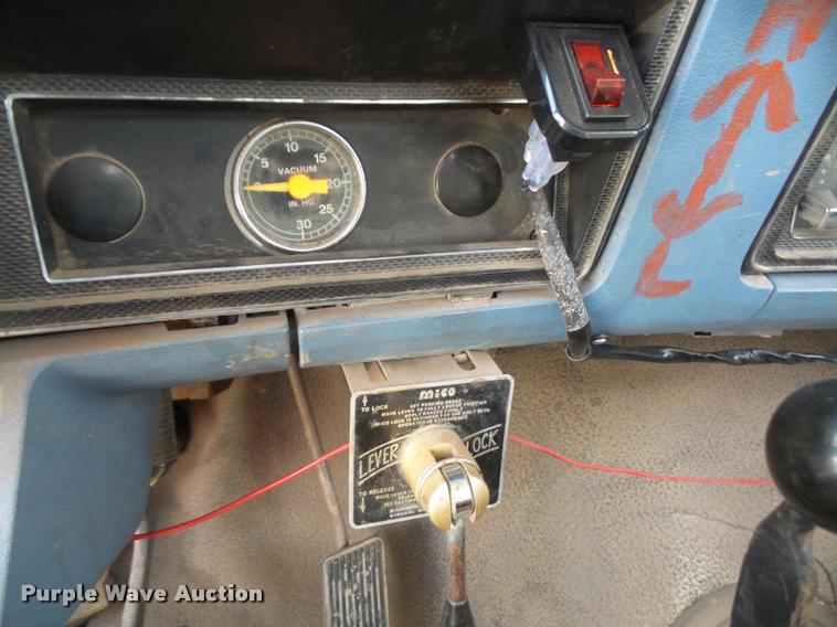 image for item DB0736 1981 Ford F700 fire truck