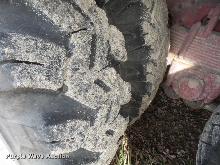 image for item DB0736 1981 Ford F700 fire truck