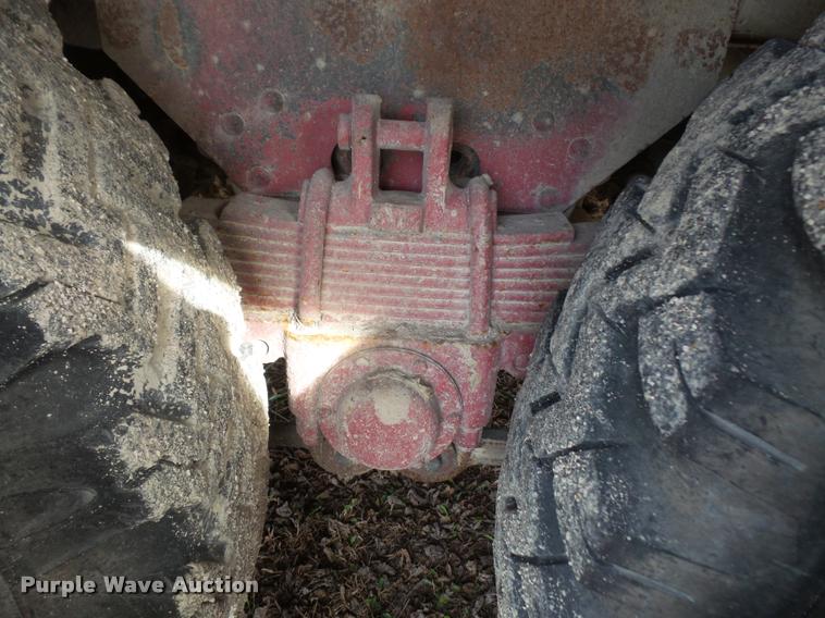 image for item DB0736 1981 Ford F700 fire truck