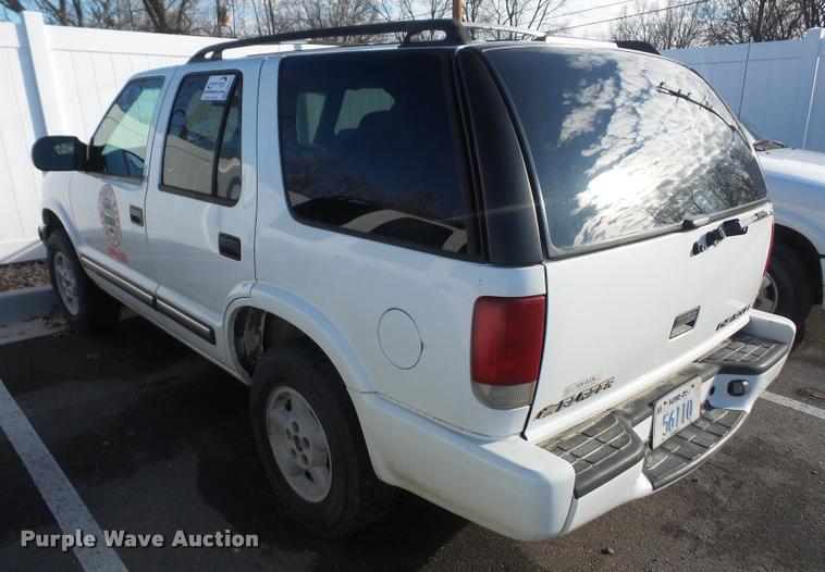 image for item DB2872 2000 Chevrolet Blazer SUV