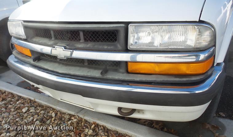 image for item DB2872 2000 Chevrolet Blazer SUV