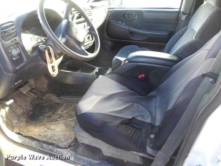 image for item DB2872 2000 Chevrolet Blazer SUV