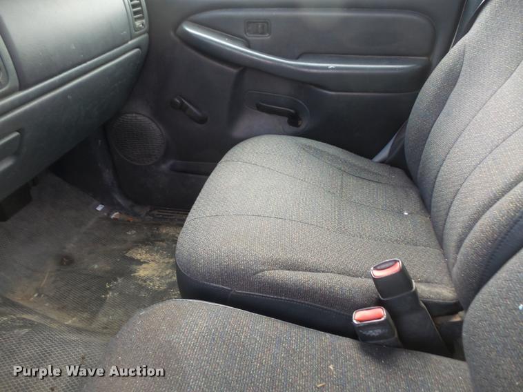 image for item DB2976 2000 Chevrolet Silverado 1500 pickup truck