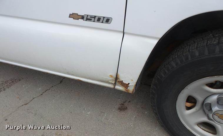 image for item DB2976 2000 Chevrolet Silverado 1500 pickup truck