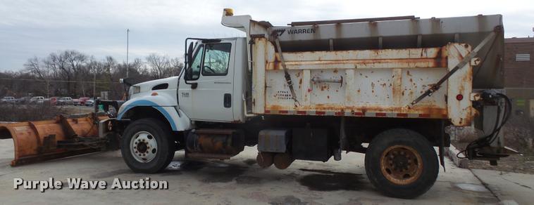 image for item DB2978 2002 International 7400 dump truck