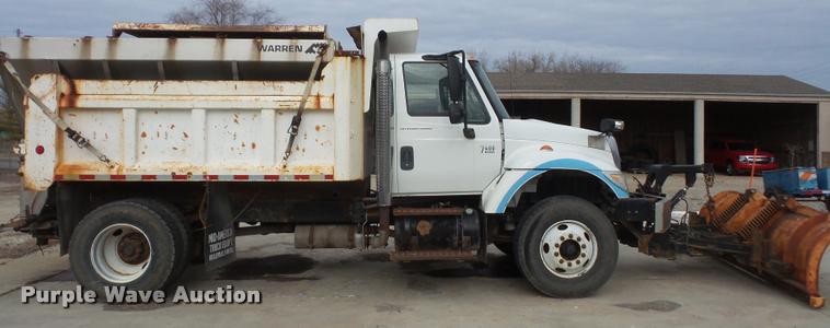 image for item DB2978 2002 International 7400 dump truck