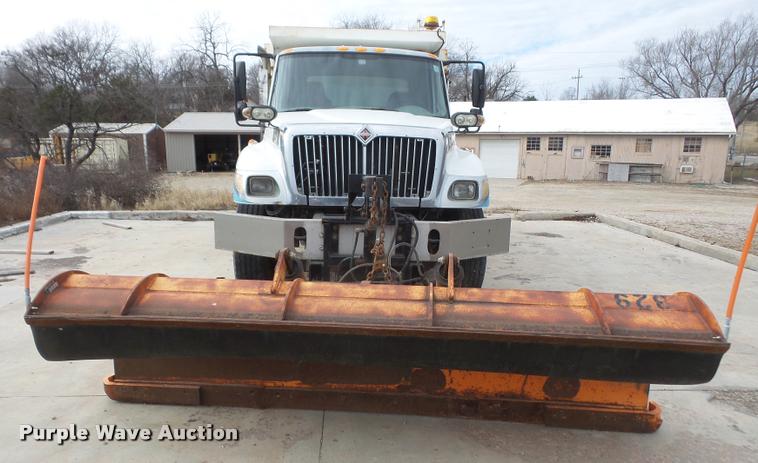 image for item DB2978 2002 International 7400 dump truck