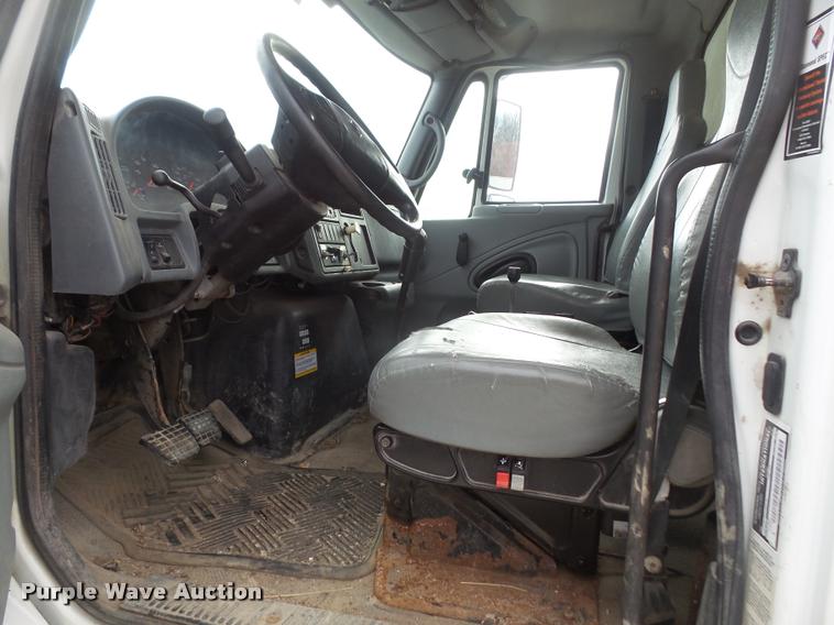 image for item DB2978 2002 International 7400 dump truck