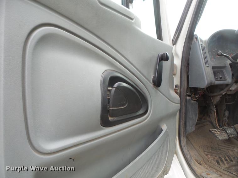 image for item DB2978 2002 International 7400 dump truck