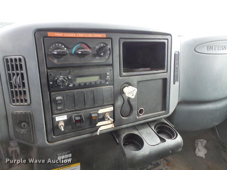 image for item DB2978 2002 International 7400 dump truck