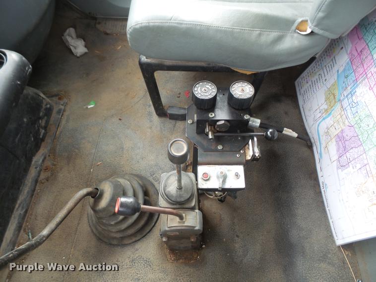 image for item DB2978 2002 International 7400 dump truck