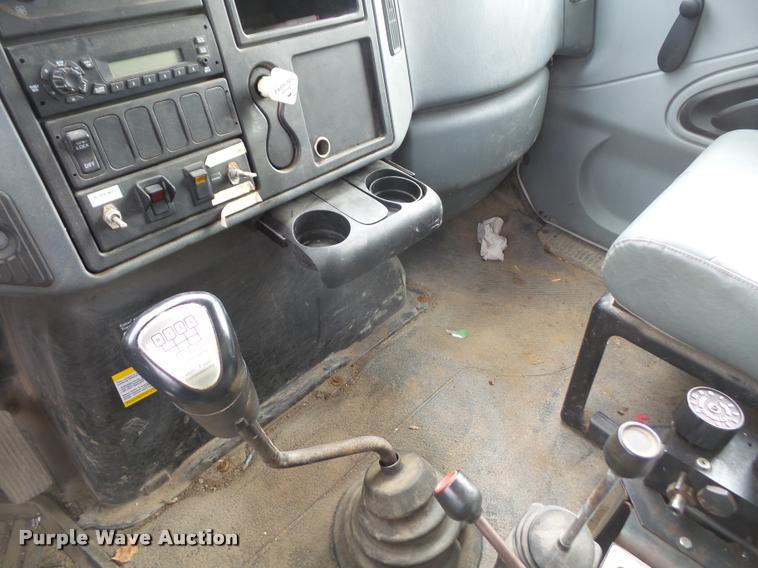 image for item DB2978 2002 International 7400 dump truck