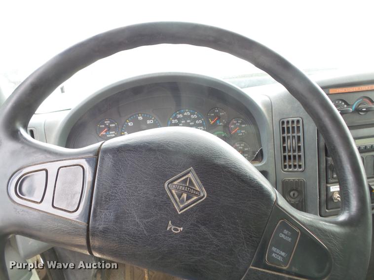 image for item DB2978 2002 International 7400 dump truck