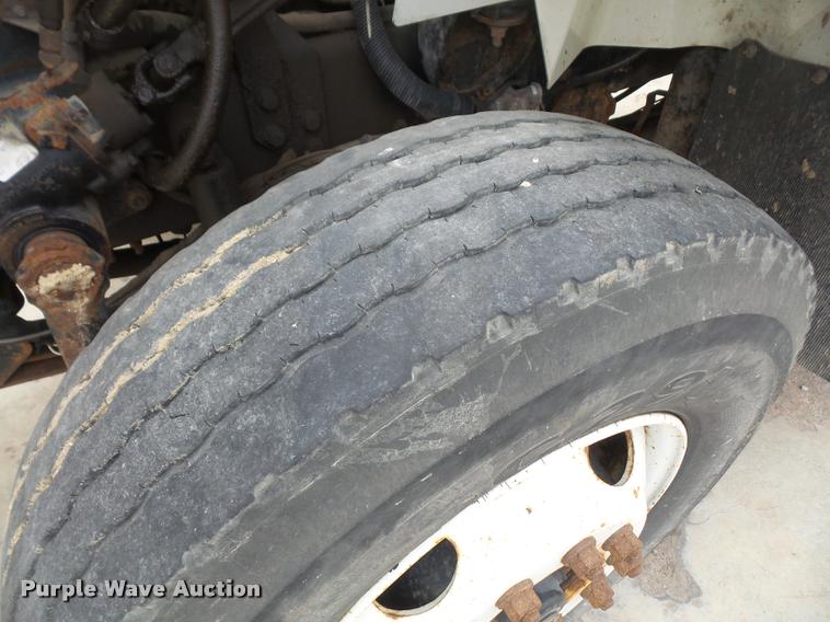 image for item DB2978 2002 International 7400 dump truck