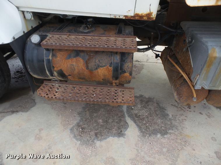 image for item DB2978 2002 International 7400 dump truck