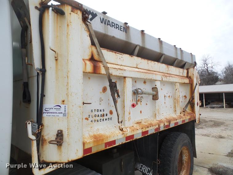 image for item DB2978 2002 International 7400 dump truck