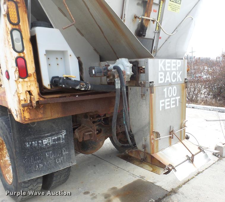 image for item DB2978 2002 International 7400 dump truck