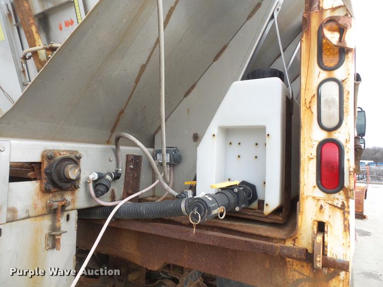 image for item DB2978 2002 International 7400 dump truck