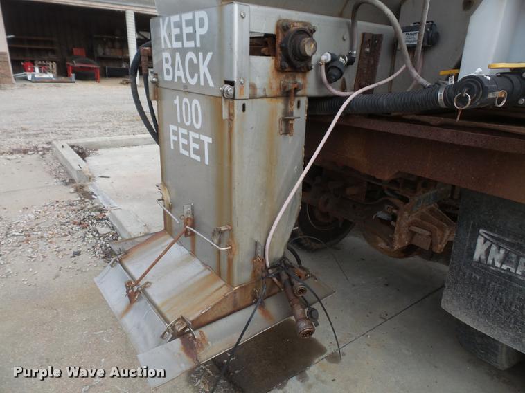 image for item DB2978 2002 International 7400 dump truck