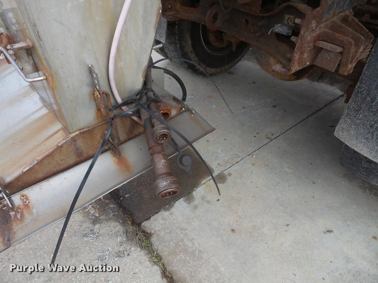 image for item DB2978 2002 International 7400 dump truck