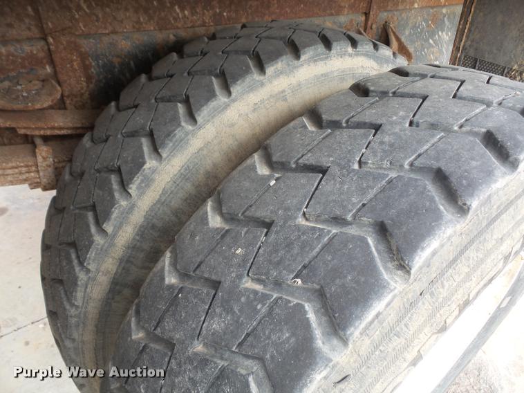 image for item DB2978 2002 International 7400 dump truck