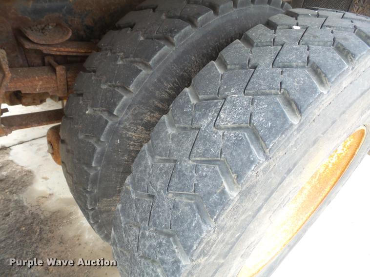 image for item DB2978 2002 International 7400 dump truck