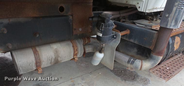 image for item DB2978 2002 International 7400 dump truck