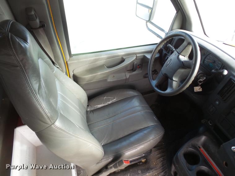 image for item DB2984 2006 Chevrolet Express 3500 Cargo school bus