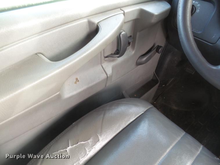 image for item DB2984 2006 Chevrolet Express 3500 Cargo school bus