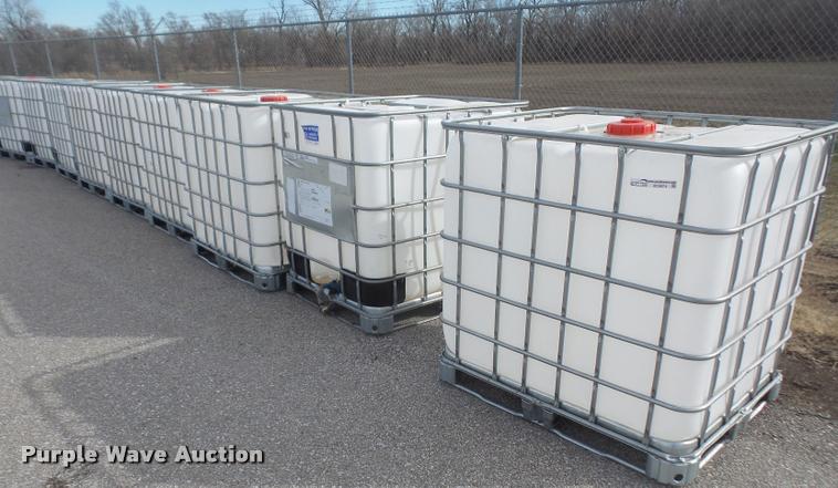 image for item DC9074 (10) 250 gallon totes