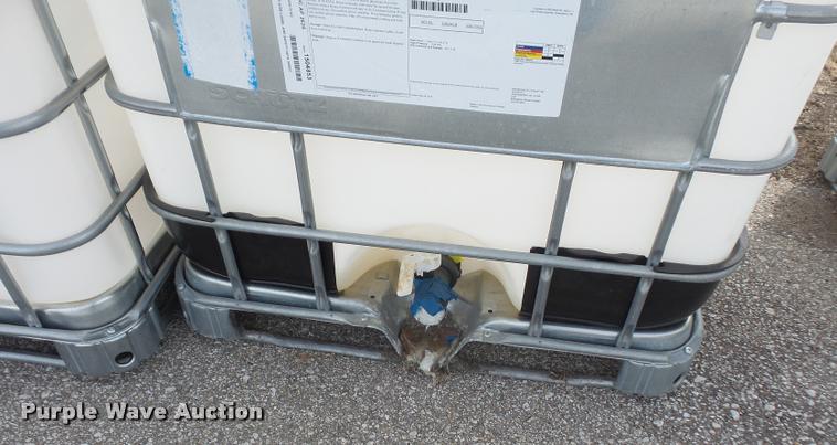 image for item DC9074 (10) 250 gallon totes