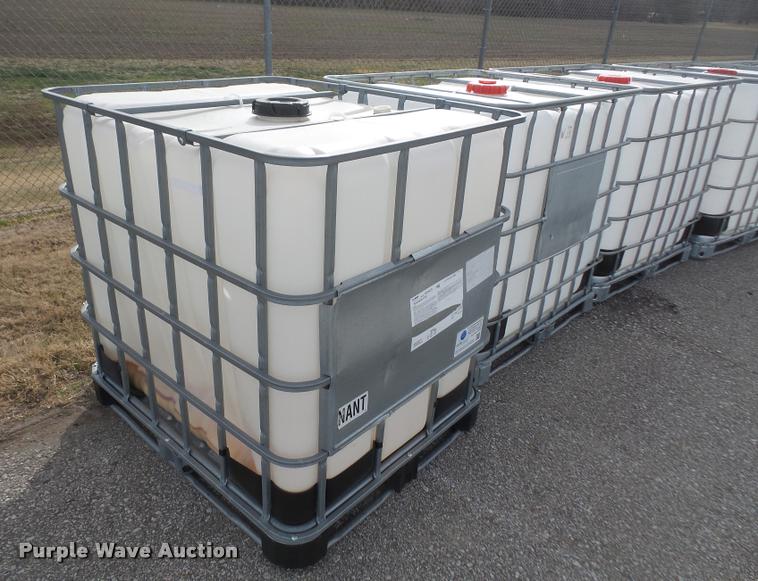 image for item DC9074 (10) 250 gallon totes