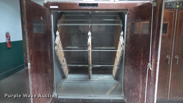 image for item DF9226 Robbins hatchery incubator