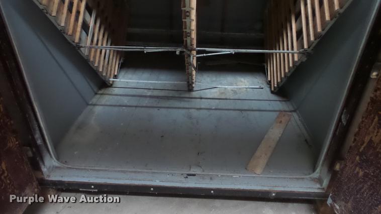 image for item DF9226 Robbins hatchery incubator