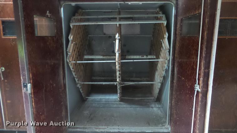 image for item DF9226 Robbins hatchery incubator