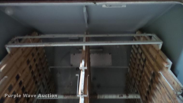 image for item DF9226 Robbins hatchery incubator