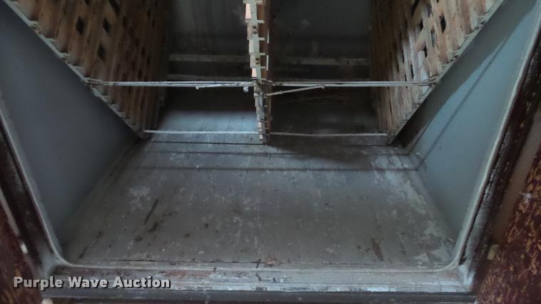 image for item DF9226 Robbins hatchery incubator