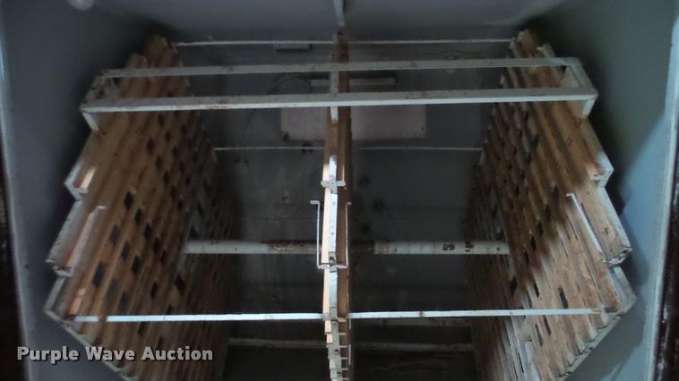 image for item DF9226 Robbins hatchery incubator