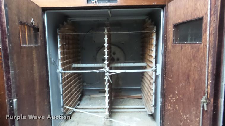 image for item DF9227 Robbins hatchery incubator