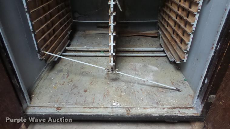 image for item DF9227 Robbins hatchery incubator