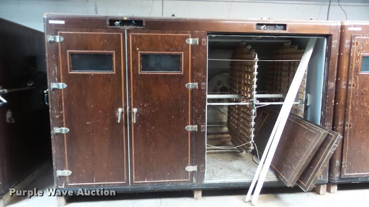 image for item DF9228 Robbins hatchery incubator