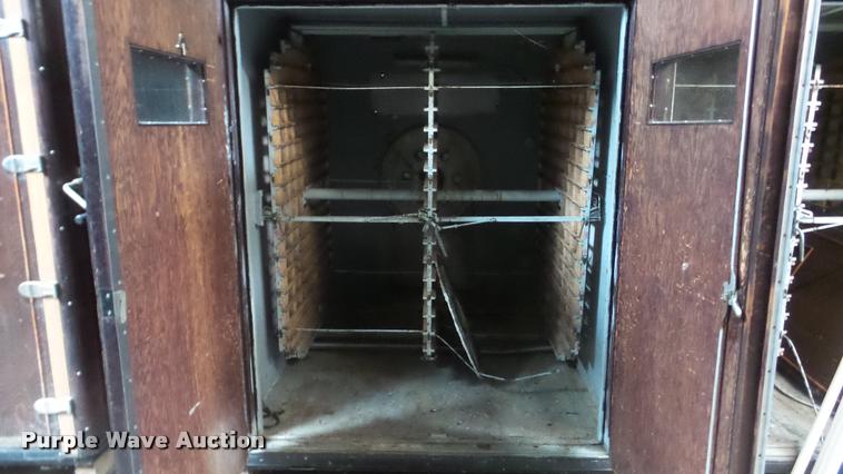 image for item DF9228 Robbins hatchery incubator