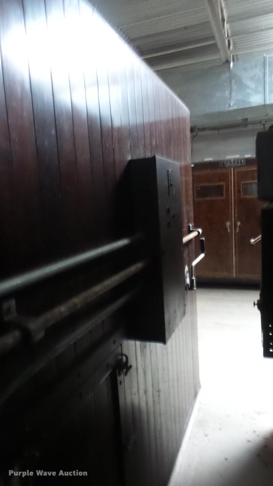 image for item DF9228 Robbins hatchery incubator